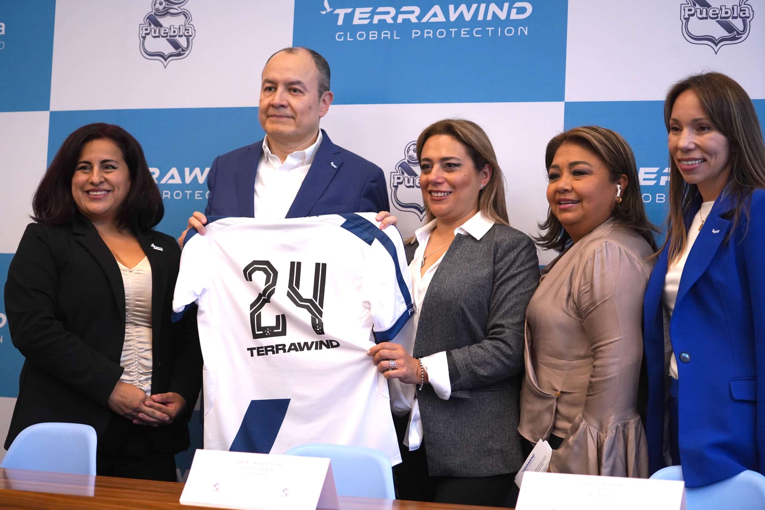 Deeportes con el club puebla